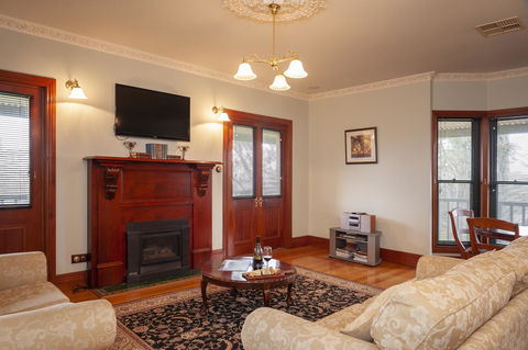 Angaston Saleyards Luxury Accommodation - Holiday Byron Bay 8