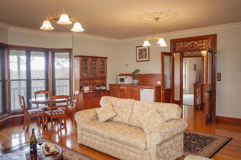 Angaston Saleyards Luxury Accommodation - Holiday Byron Bay 26