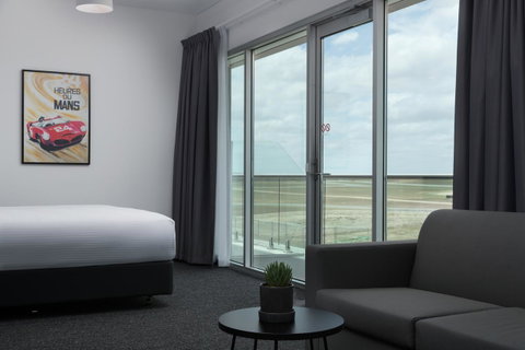 Rydges Pit Lane - Holiday Byron Bay 25