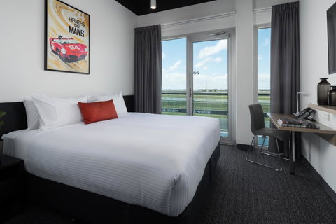 Rydges Pit Lane - Holiday Byron Bay 31