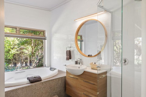 Adelaide Hills Retreats - Holiday Byron Bay 15