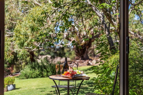 Adelaide Hills Retreats - Holiday Byron Bay 12