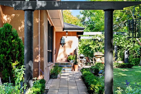 Adelaide Hills Retreats - Holiday Byron Bay 43