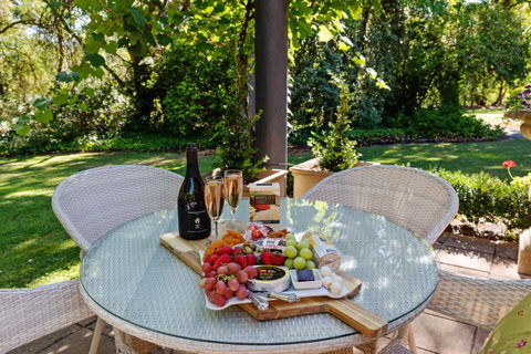 Adelaide Hills Retreats - Holiday Byron Bay 14