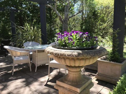 Adelaide Hills Retreats - Holiday Byron Bay 4