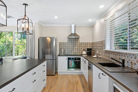 Adelaide Hills Retreats - Holiday Byron Bay 38