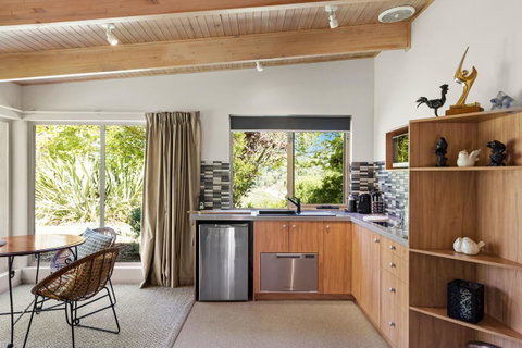 Adelaide Hills Retreats - Holiday Byron Bay 24