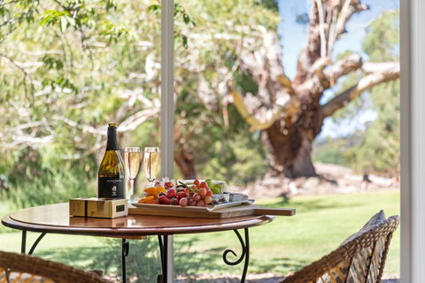 Adelaide Hills Retreats - Holiday Byron Bay 3