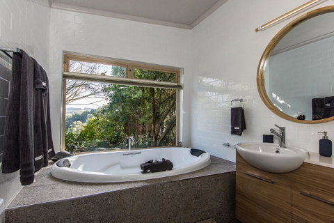 Adelaide Hills Retreats - Holiday Byron Bay 44