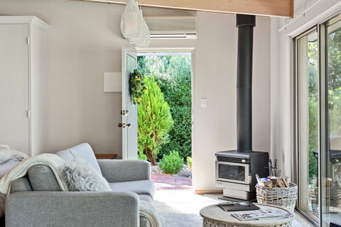 Adelaide Hills Retreats - Holiday Byron Bay 20