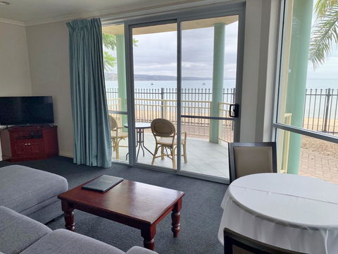 Hilton Beachfront Motel - Holiday Byron Bay 3