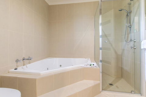 Mick O\'Sheas - Holiday Byron Bay 22