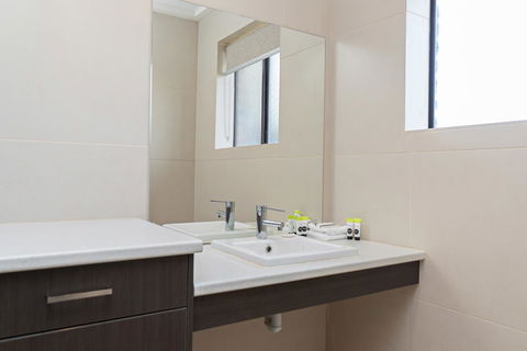 Mick O\'Sheas - Holiday Byron Bay 2