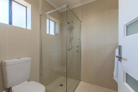 Mick O\'Sheas - Holiday Byron Bay 24