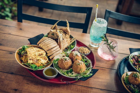 Mick O\'Sheas - Holiday Byron Bay 10