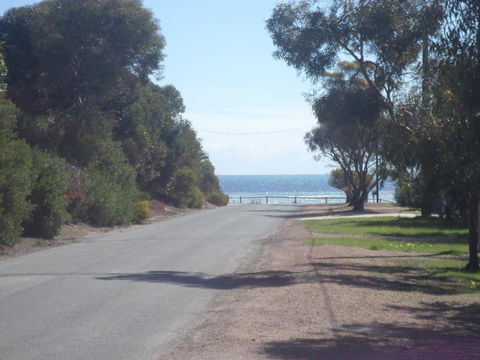 Dells Seaside Escape Moonta Bay - Holiday Byron Bay 3