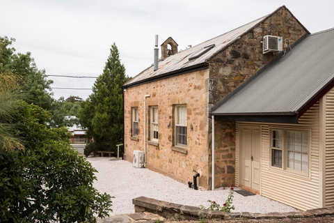 Clare Valley Heritage Retreat - Holiday Byron Bay 9