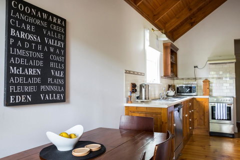 Clare Valley Heritage Retreat - Holiday Byron Bay 4