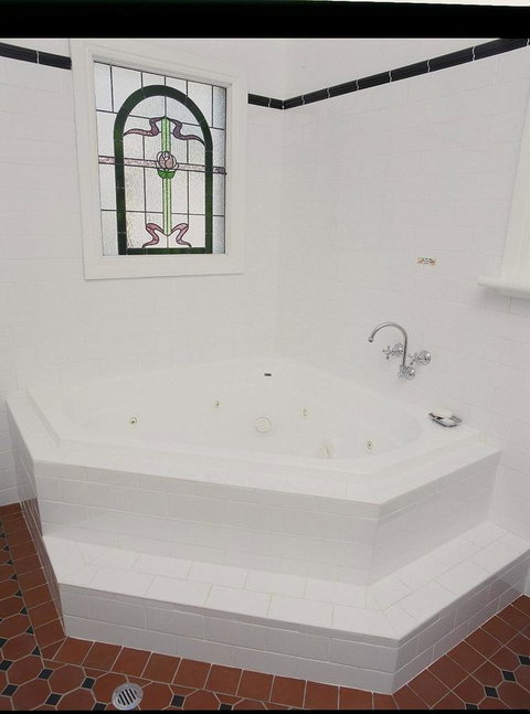 Clare Valley Heritage Retreat - Holiday Byron Bay 8