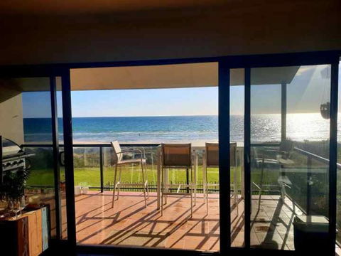 Luxurious 3 Bedroom Beachfront - Panoramic Views - Holiday Byron Bay 3