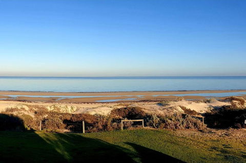 Luxurious 3 Bedroom Beachfront - Panoramic Views - Holiday Byron Bay 13