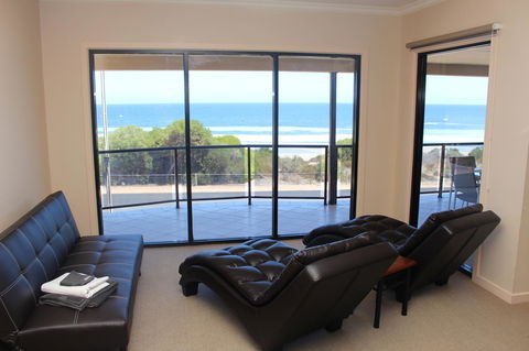 The Lighthouse - Beachfront Accommodation - Holiday Byron Bay 5