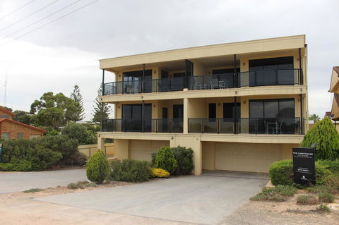 The Lighthouse - Beachfront Accommodation - Holiday Byron Bay 0