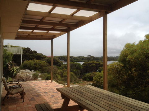 Camelot - Holiday Byron Bay 0