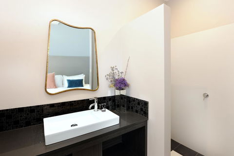 The Stirling Arms Hotel - Holiday Byron Bay 7