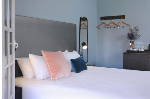 The Stirling Arms Hotel - Holiday Byron Bay 13