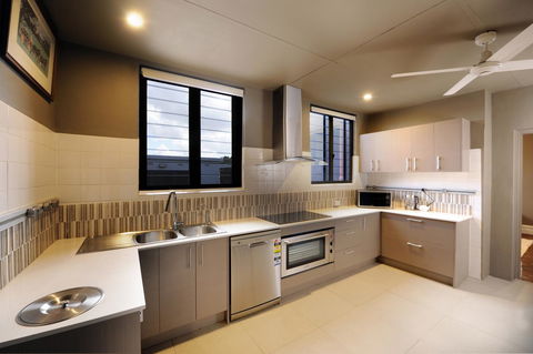 The Stirling Arms Hotel - Holiday Byron Bay 33