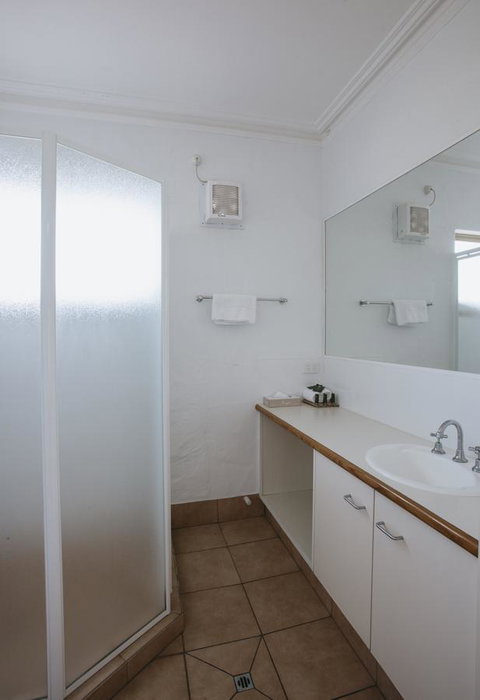 Canal Rocks Beachfront Apartments - Holiday Byron Bay 6
