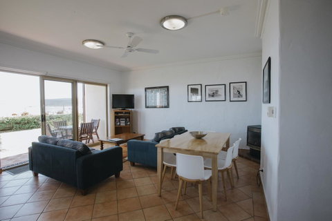 Canal Rocks Beachfront Apartments - Holiday Byron Bay 8