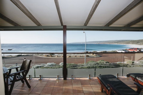 Canal Rocks Beachfront Apartments - Holiday Byron Bay 0