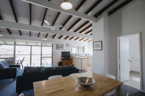 Canal Rocks Beachfront Apartments - Holiday Byron Bay 16