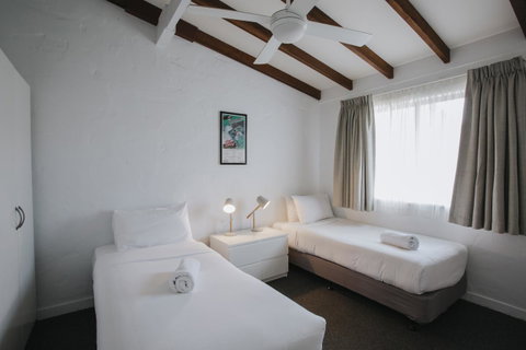 Canal Rocks Beachfront Apartments - Holiday Byron Bay 17