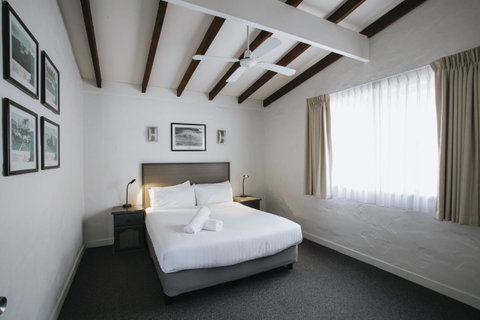 Canal Rocks Beachfront Apartments - Holiday Byron Bay 3