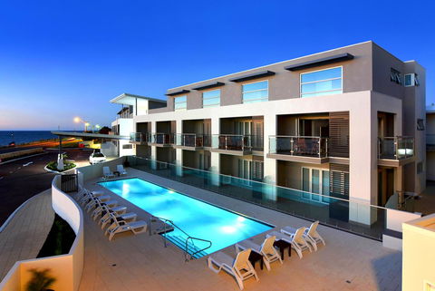 Bunbury Seaview Apartments - Holiday Byron Bay 0