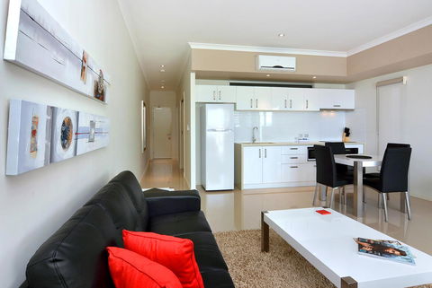 Bunbury Seaview Apartments - Holiday Byron Bay 6