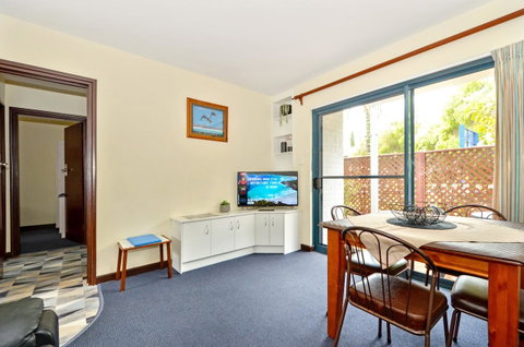 Dolphin Lodge Albany - Self Contained Apartments At Middleton Beach - Holiday Byron Bay 27