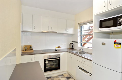 Dolphin Lodge Albany - Self Contained Apartments At Middleton Beach - Holiday Byron Bay 12