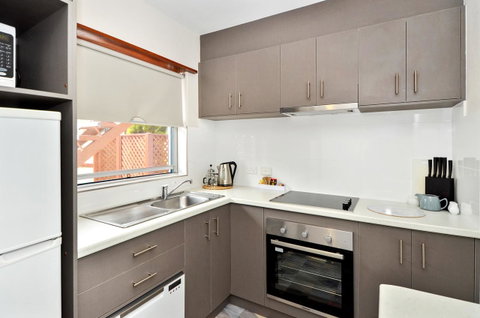 Dolphin Lodge Albany - Self Contained Apartments At Middleton Beach - Holiday Byron Bay 31