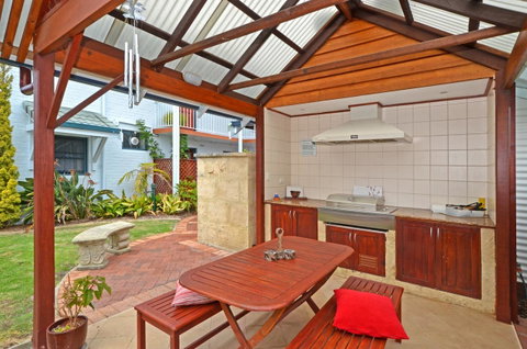 Dolphin Lodge Albany - Self Contained Apartments At Middleton Beach - Holiday Byron Bay 18