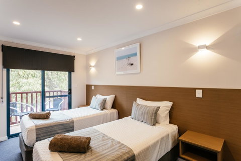 Dolphin Lodge Albany - Self Contained Apartments At Middleton Beach - Holiday Byron Bay 35