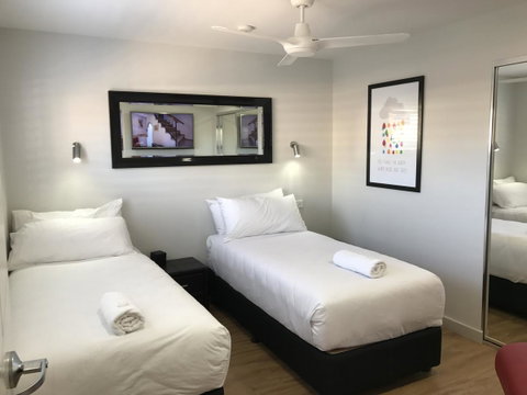 Jesmond Executive Villas - Holiday Byron Bay 2