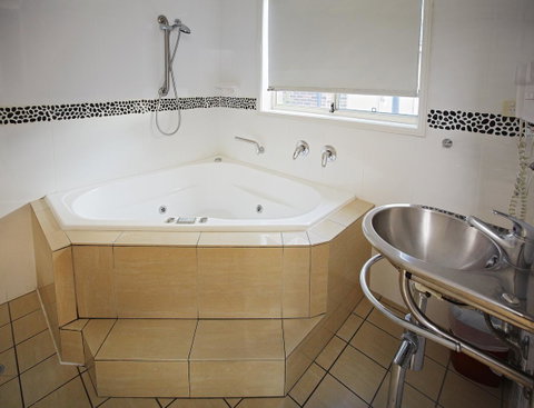 Jesmond Executive Villas - Holiday Byron Bay 30