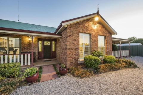Colonial Court Villas - Holiday Byron Bay 1
