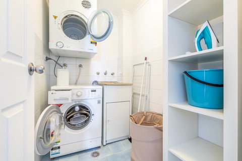 Apartments In Pyrmont - Holiday Byron Bay 1