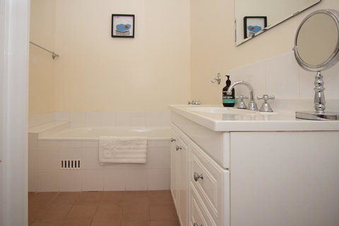 Stay In Mudgee The Grove, The Church, And Premium Private Homestead - Holiday Byron Bay 34