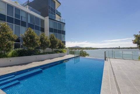 Lakefront 116 Kingston ACT - Holiday Byron Bay 0